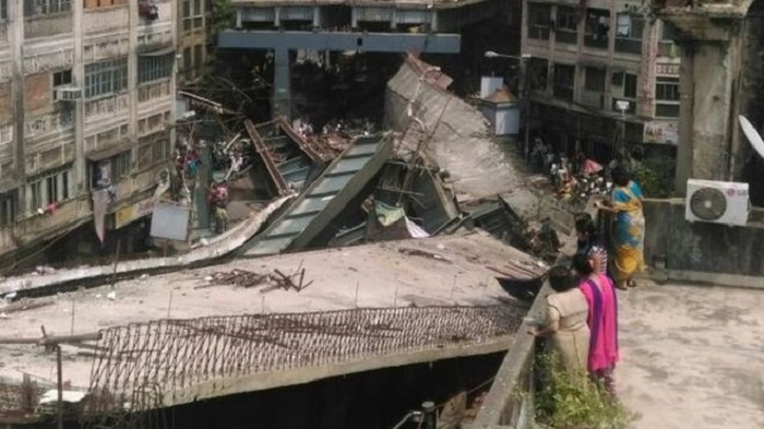 India: Kolkata flyover collapses `killing at least 10`